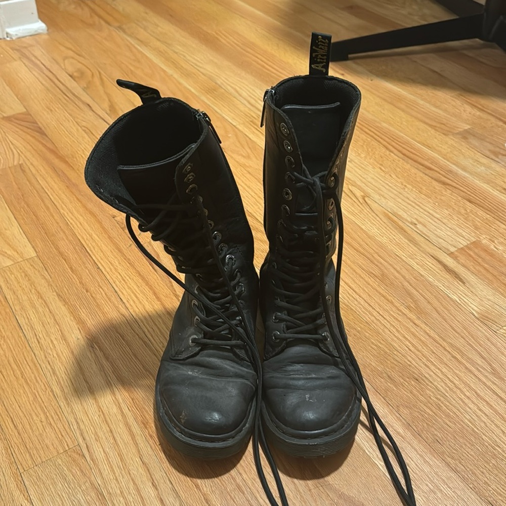 Black 14 eye docs